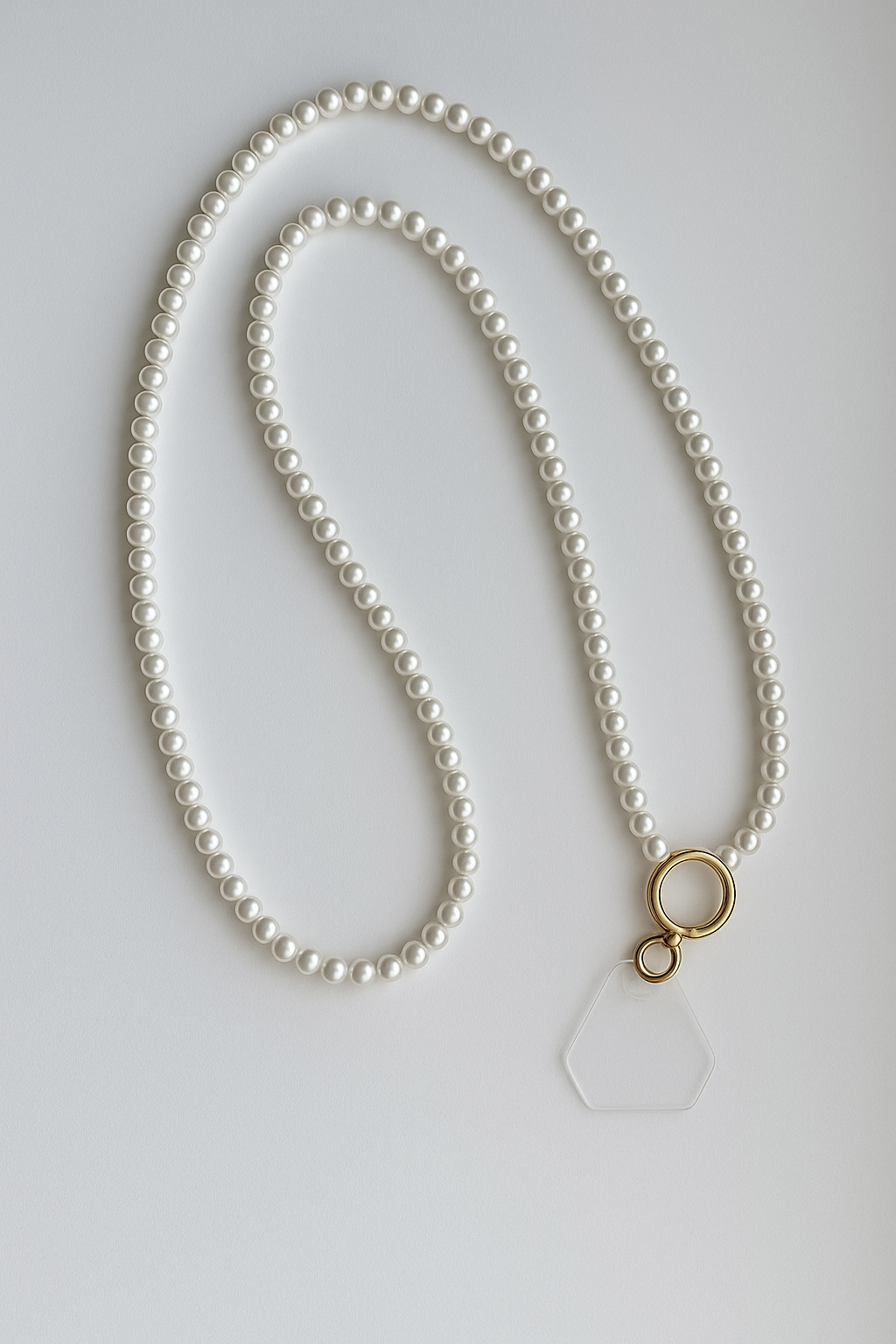 Elegante Handyperlenkette in Weiß mit goldfarbenem Ring – kompatibel mit jeder Handyhülle